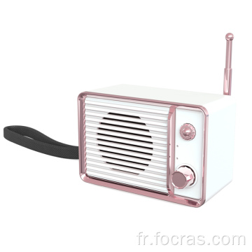 Petite radio vintage pour les personnes âgées du père aîné